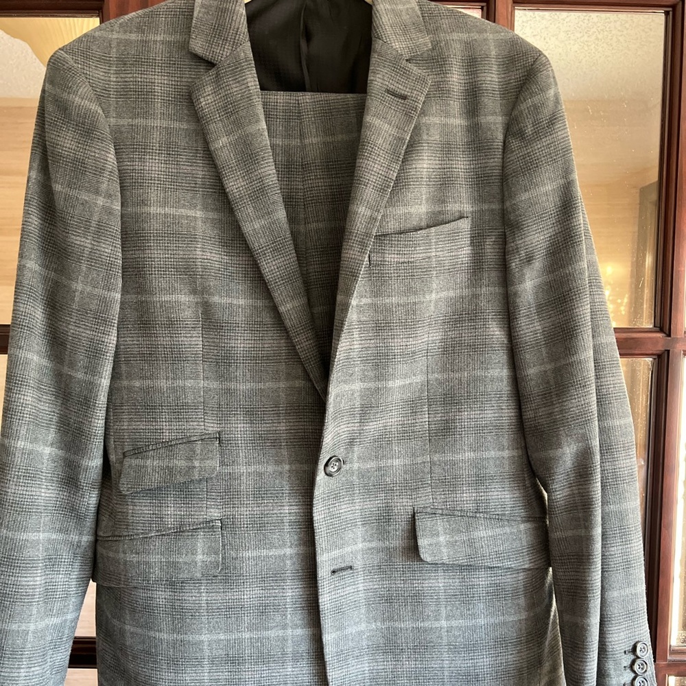 Murano Mens POW Gray Suit